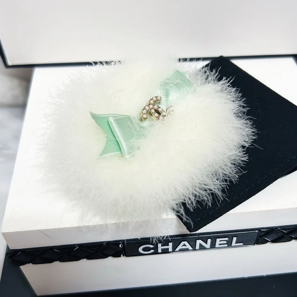 Authentic Chanel ULTRA RARE 04’ Runway Angora, Mint Bow & Pearl CC Brooch / Pin
